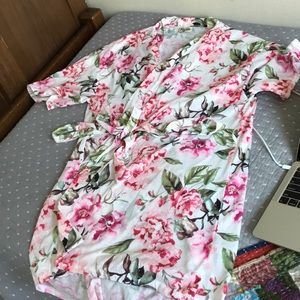 Floral patterned short sleeve robe/mumu with belt